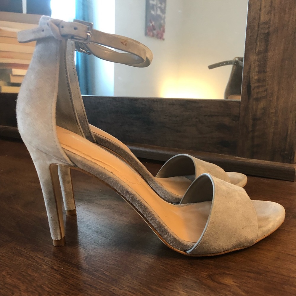 Heels - Picture 2 of 3